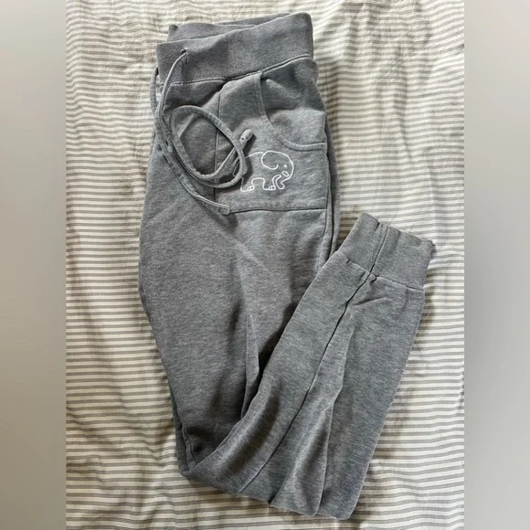 prettygood condition small tear on back shown in picture but not too noticeable - Picture 1 of 4